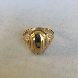 10K gold ring size 7, brilliant shine in mint condition